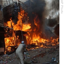 A man is seen at the spot of an explosion in Peshawar, Pakistan, 28 Oct 2009