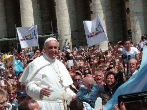 1280px-Pope_Francis_among_the_people_at_St._Peter's_Square_-_12_May_2013