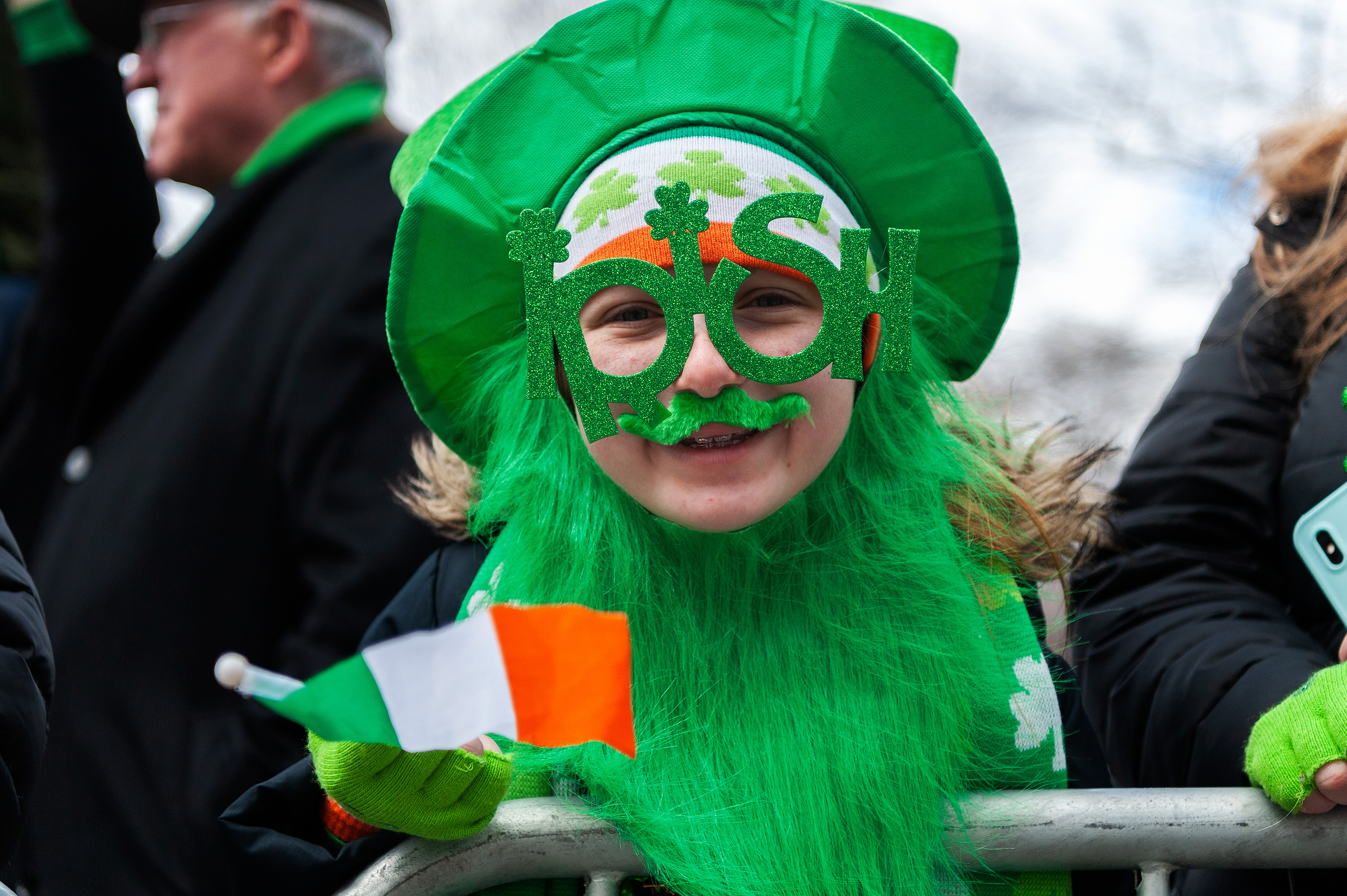 Irish st. Вечеринка Святого Патрика. Ireland St Patrick's Day. Компания празднует Святого Патрика. День Святого Патрика украшение Радуга из лент.
